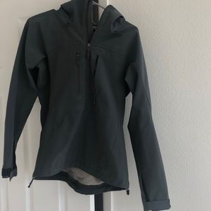 Patagonia Half Zip Women’s Pullover Rain Jacket